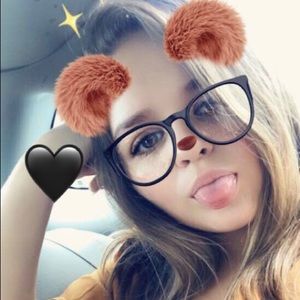 Meet your Posher, Alyssa